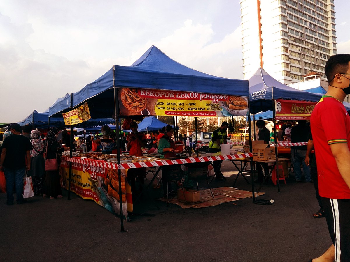 budak_kelate007's tweet image. Sedih tengok SOP di Pasar Malam Bandar Baru Bangi, tiada penjarakan sosial. 

#PasarMalam 
#BandarBaruBangi 
#pkp2021