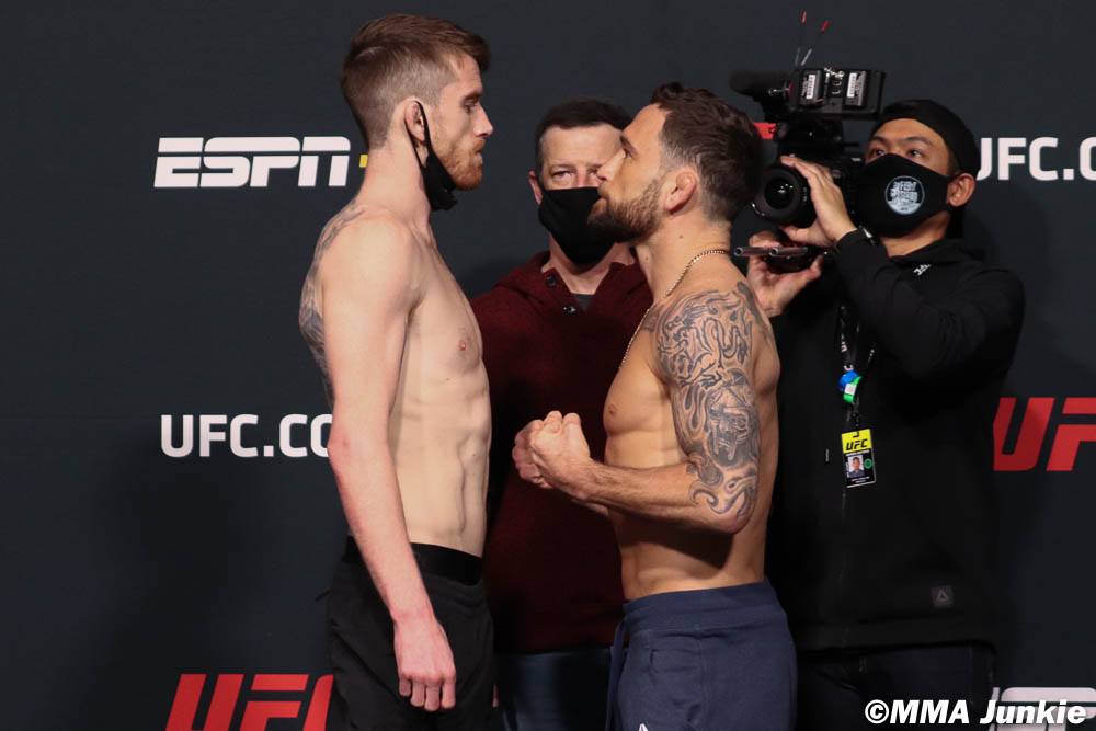 fanaticosMMAGT's tweet photo. Evento co-estelar de la noche, Cory Sandhagen ante Frankie Edgar. No puedo ser objetivo en esta pelea, ojalá le salga todo mal a Cory y veamos a Frankie ganar otra vez. #WarEdgar #UFCVegas18 https://t.co/6agUVYtQvo