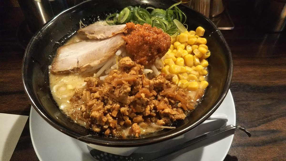 ট ইট র すぺっち 新潟県上越市 麺屋しょうじ 旨辛味噌 地元丸山酒造の酒粕使用の味噌らーめん 最初はまろやかだが途中で辛味噌を溶かすと辛味とにんにくのパンチが効く一杯 うまうま らーめん ラーメン