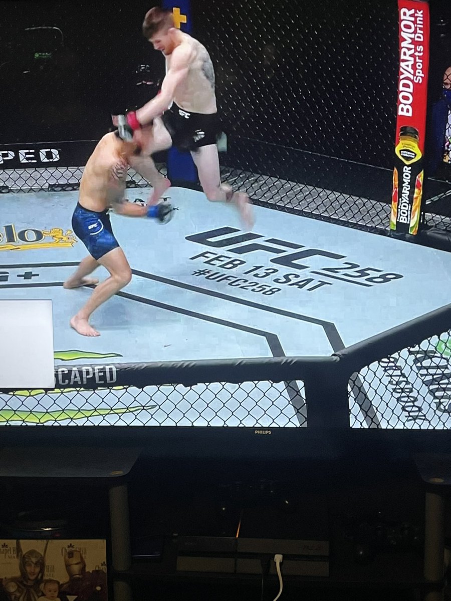 deeze2405's tweet photo. The most stunning KO OF EVER https://t.co/B1MyhNmvXL