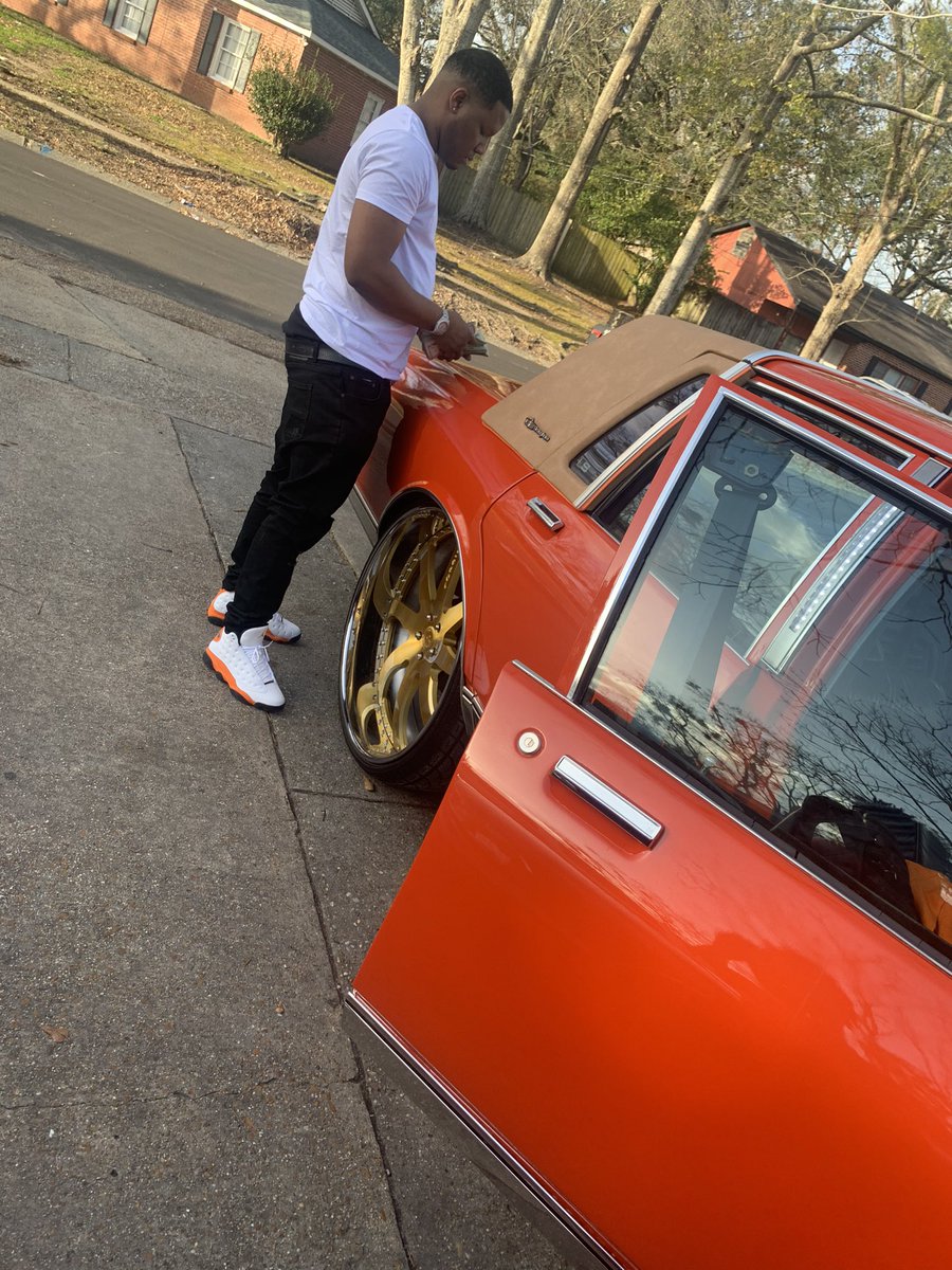 I don't got a hundred mil' yet, I can't chill yet But don't get it misconstrued, yeah, I get real checks 💰