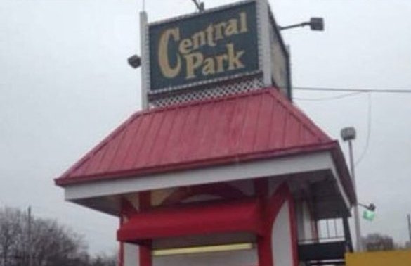 Central Park:Look......LOOK. Central Park was THE TRUTH!!!! Quarter pound cheeseburgers were $1.33!!!! And they had the seasoned fries!!!! I miss them for real....