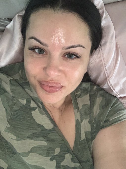 Nails and lashes done. https://t.co/x9OFT2P9we<a href="/tag/mvsales"class="tags"><span>#mvsales</span></a>