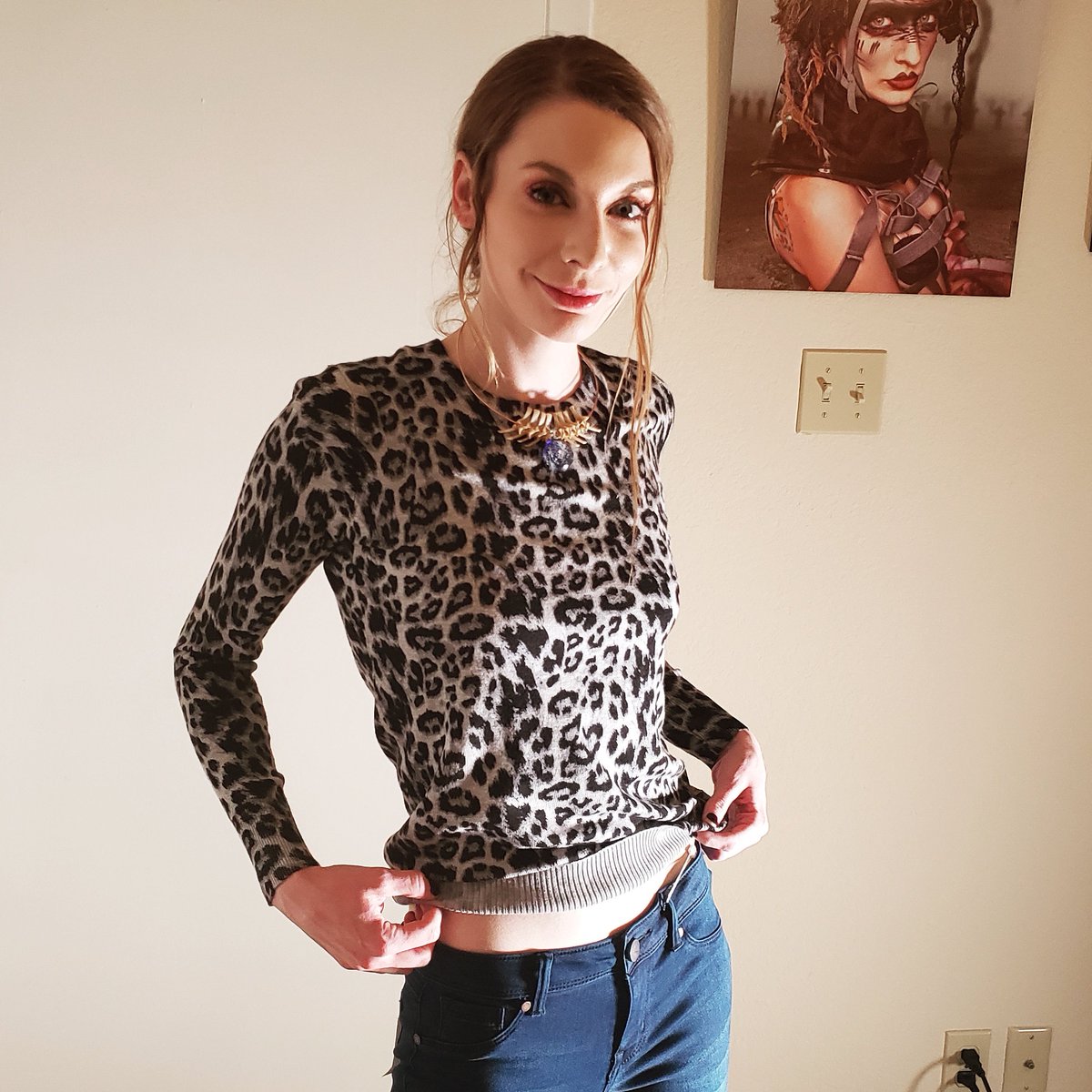 ElaDarling's tweet photo. Trying on some new Stitch Fix items. DM me if you want to try out Stitch Fix, I have a coupon code good for two days that will get you $100 off. #notreallysponsored #justlovetheservice https://t.co/52EDXtuTt2