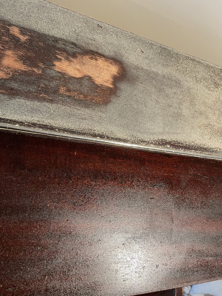 aftenbrook's tweet photo. Step four:
This stuff is awesome!
I wanted a flat surface to paint—free of ripples and water marks—and was a little freaked out after I got that even surface
This Howard’s stuff made it look fresh again 🤗
Now to paint 😬
#pianoproject https://t.co/IjAClFNTts