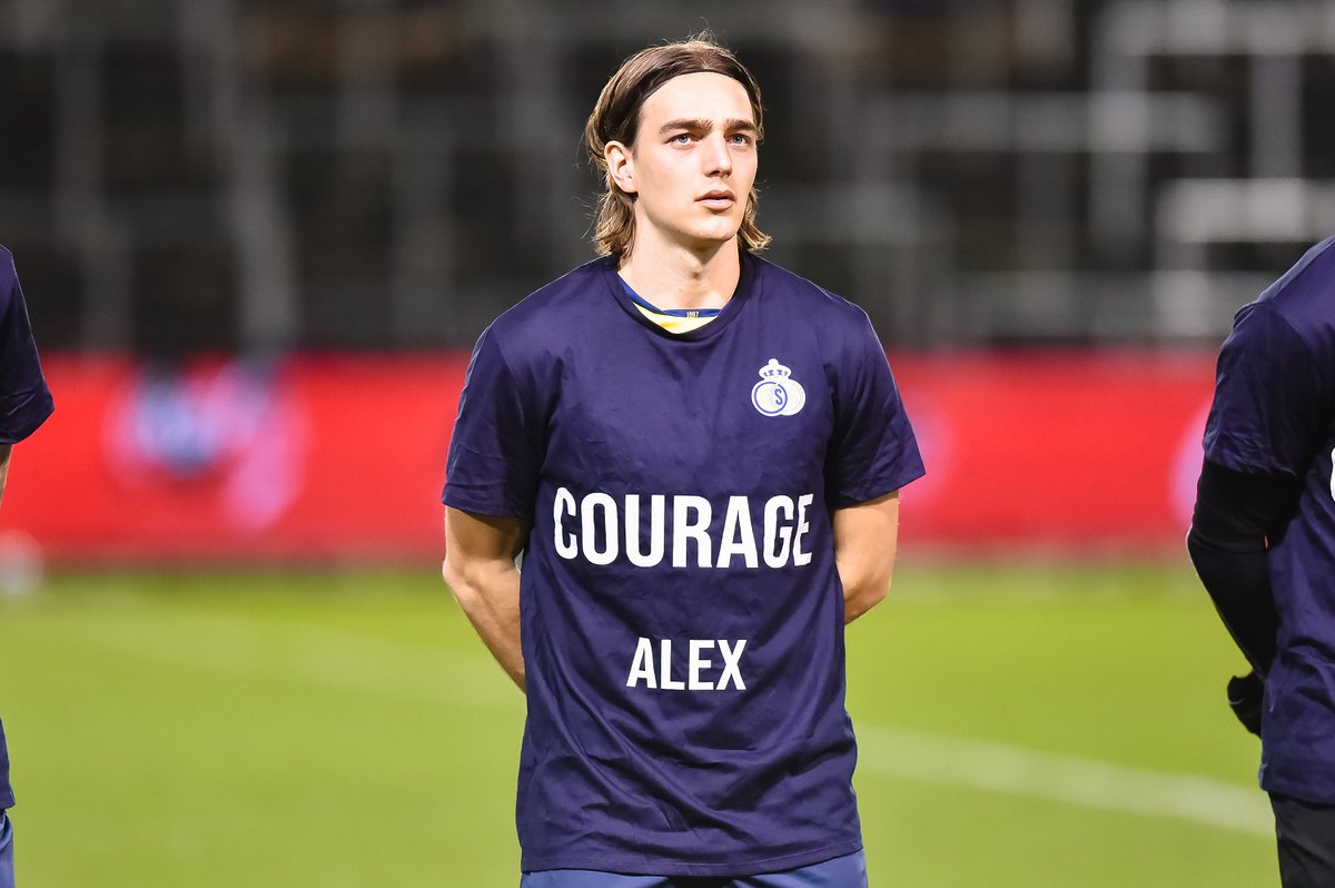 UnionStGilloise's tweet photo. 👏 Avant de débuter la rencontre face au Lierse, tout le groupe souhaitait bon courage à Alex Cochrane suite à sa blessure.

👊 Courage Alex ! https://t.co/Tmbl8CqHOv