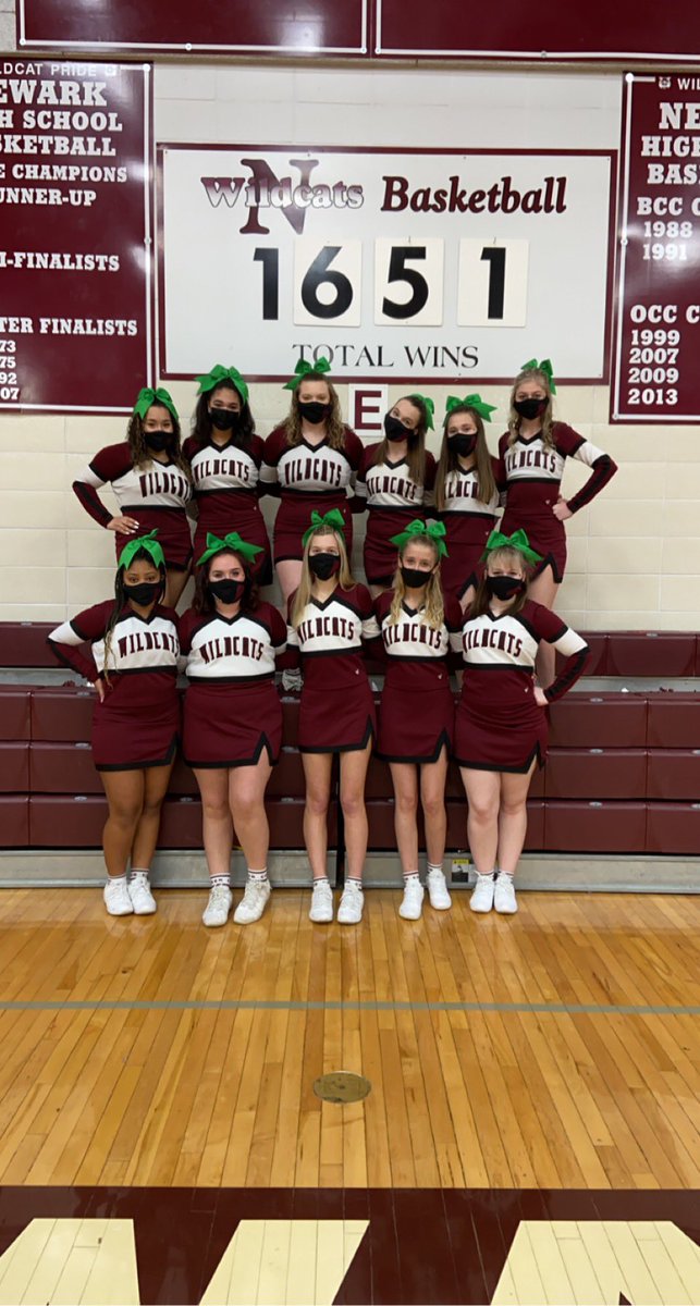 ShellBell478's tweet image. My Newark Wildcat JV cheer squad supporting Brady tonight!! #BradyStrong #3 #LickingCountyCommunityStrong 💚💛♥️🤍🧡🤎