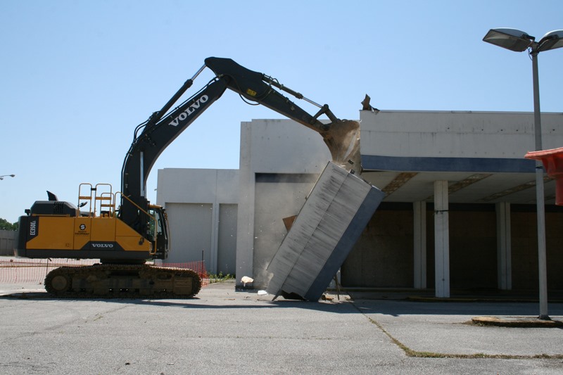 Raleigh Springs Mall:This mall used to have ALL the shops and outlasted all of the previous malls I've listed. They tore it down and now they have built a Towne Center. They really used to have a club in that mall. 