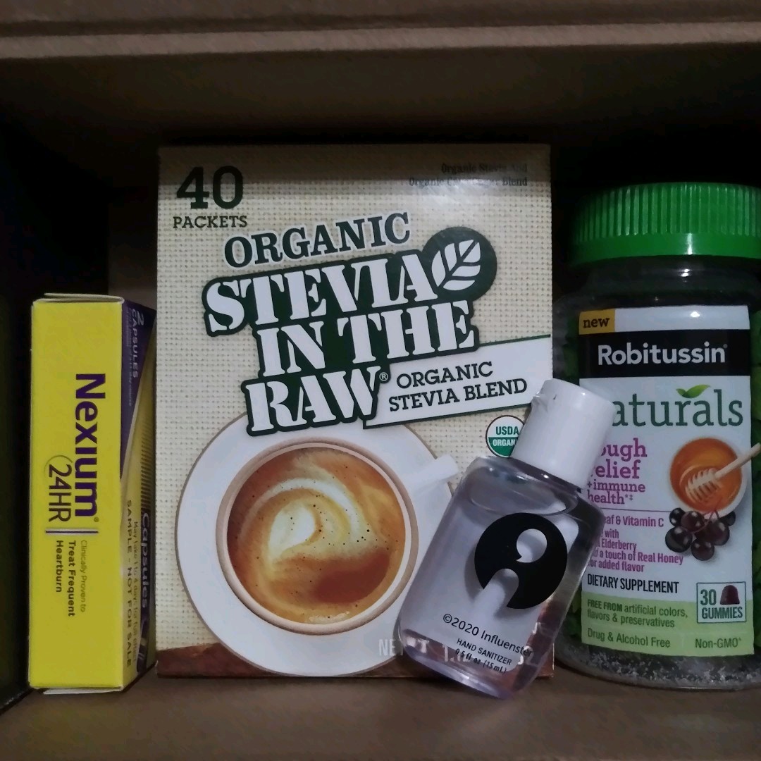 Bannahna's tweet photo. I just love getting/opening packages 😅😬 Especially complimentary ones to try out 😬 Gummies weren't my favorite. Stevia is great though 😍 

#RobitussinNaturals # InTheRaw #Nexium24HR #WFHVoxBox #complimentary @RobitussinBrand @Influenster @InTheRaw https://t.co/BssVyFsBXv