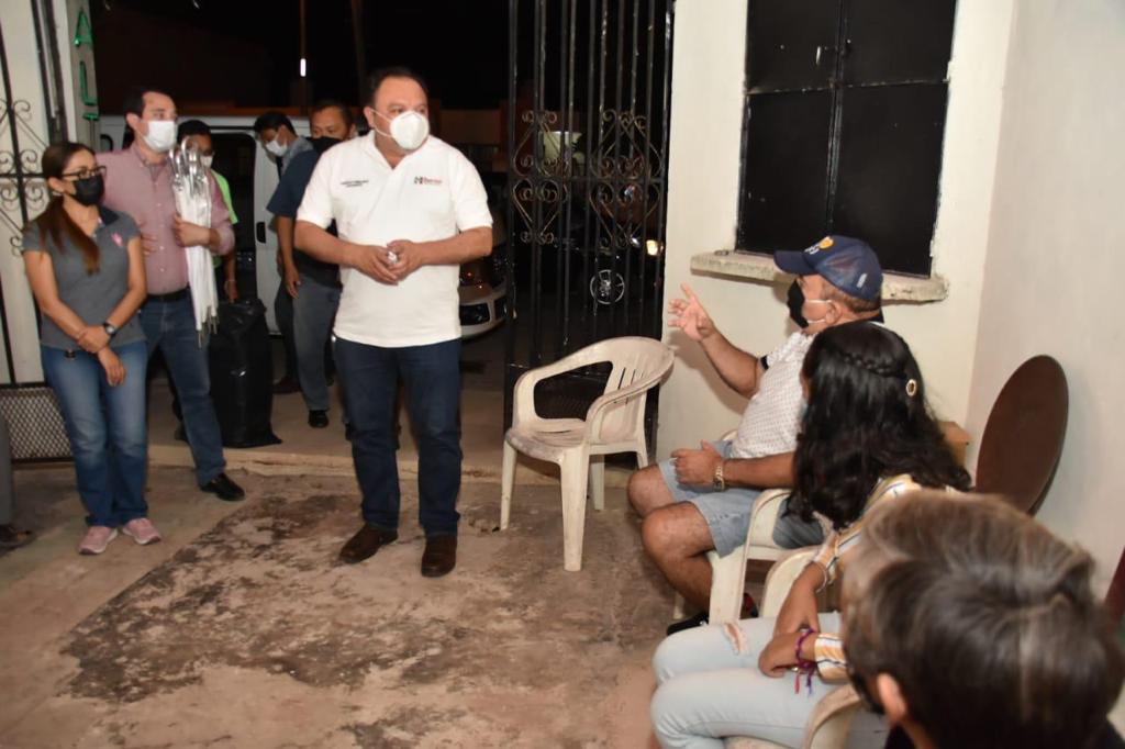 FTorresRivas's tweet photo. No podía dejar pasar la oportunidad de visitar, como cada vez que tengo oportunidad de hacerlo, a mis amigos de la Col. #Azcorra; recordamos emotivos momentos que disfrutamos durante la celebración del Gremio con Don René Pavía y Doña Olí. https://t.co/oCOOjKw06u
