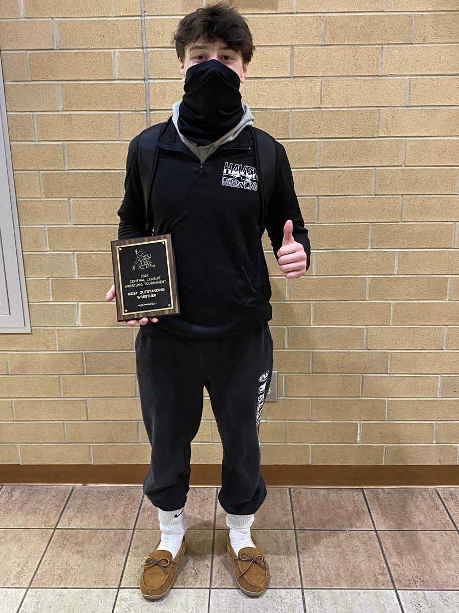 StrathHavenHS's tweet photo. Chase Barlow (152) becomes a 3x CAL Champ and 2x CAL Outstanding Wrestler!! 

#HavenProud https://t.co/hqjRaaDqD8