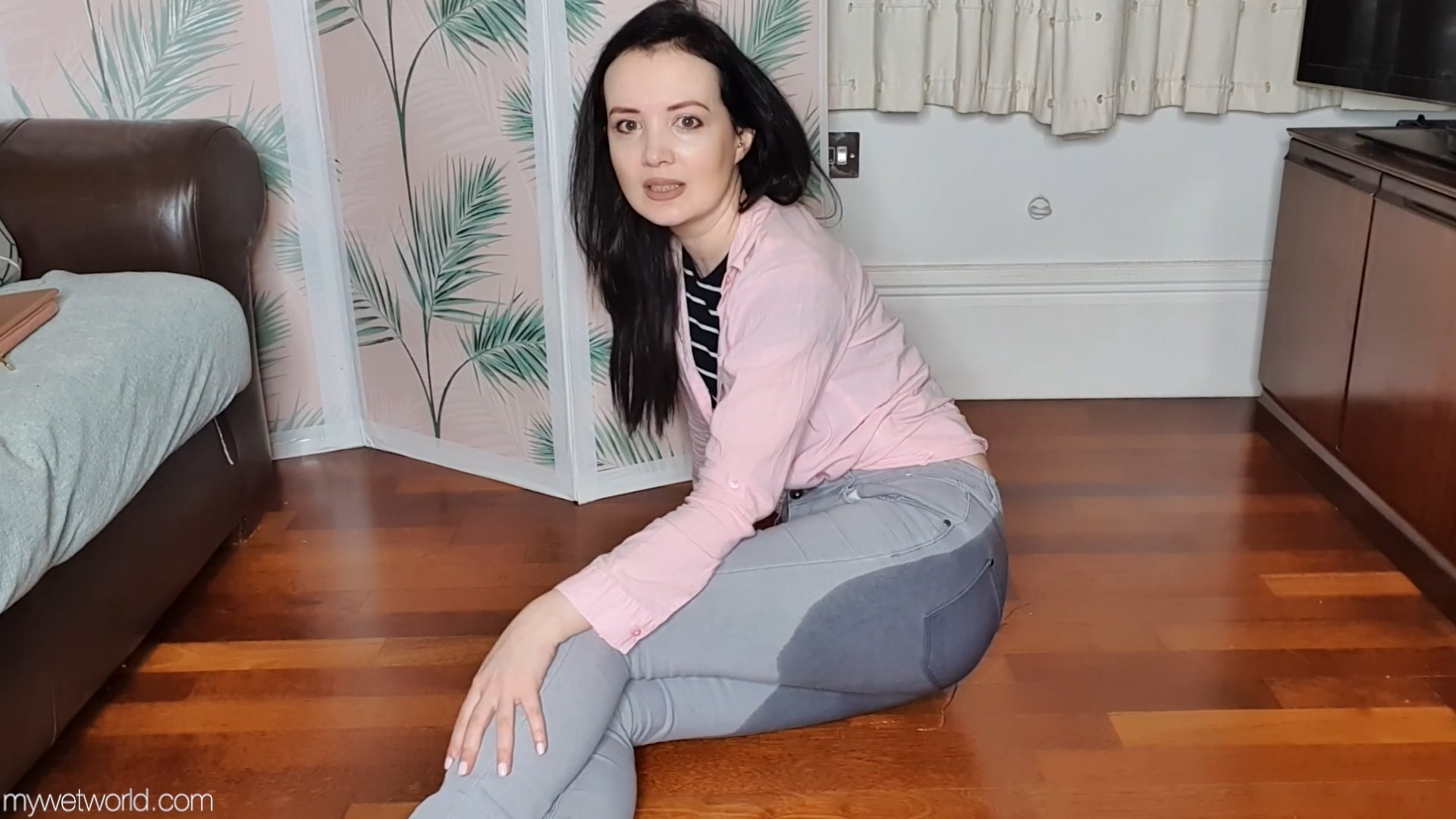 Scotsboy loves Women who Pee their Pants on Twitter: "Faye pees her