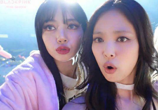 jenlisazone's tweet photo. Did you catch these new #JENLISA additional crumbs from the show rebroadcast https://t.co/ADtHTish5O