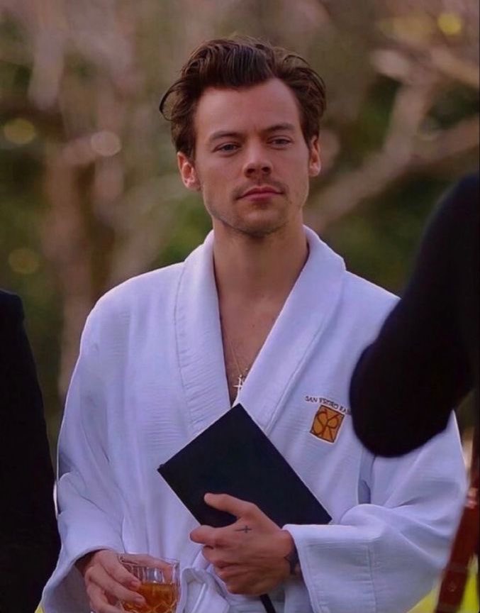 Gracias a quien estuvo presente en la masiva✨ Recuerden que mañana tenemos otra a la misma hora (de 4:00pm a 6:00pm) 🥰

HARRY TO 100M #TeamGolden