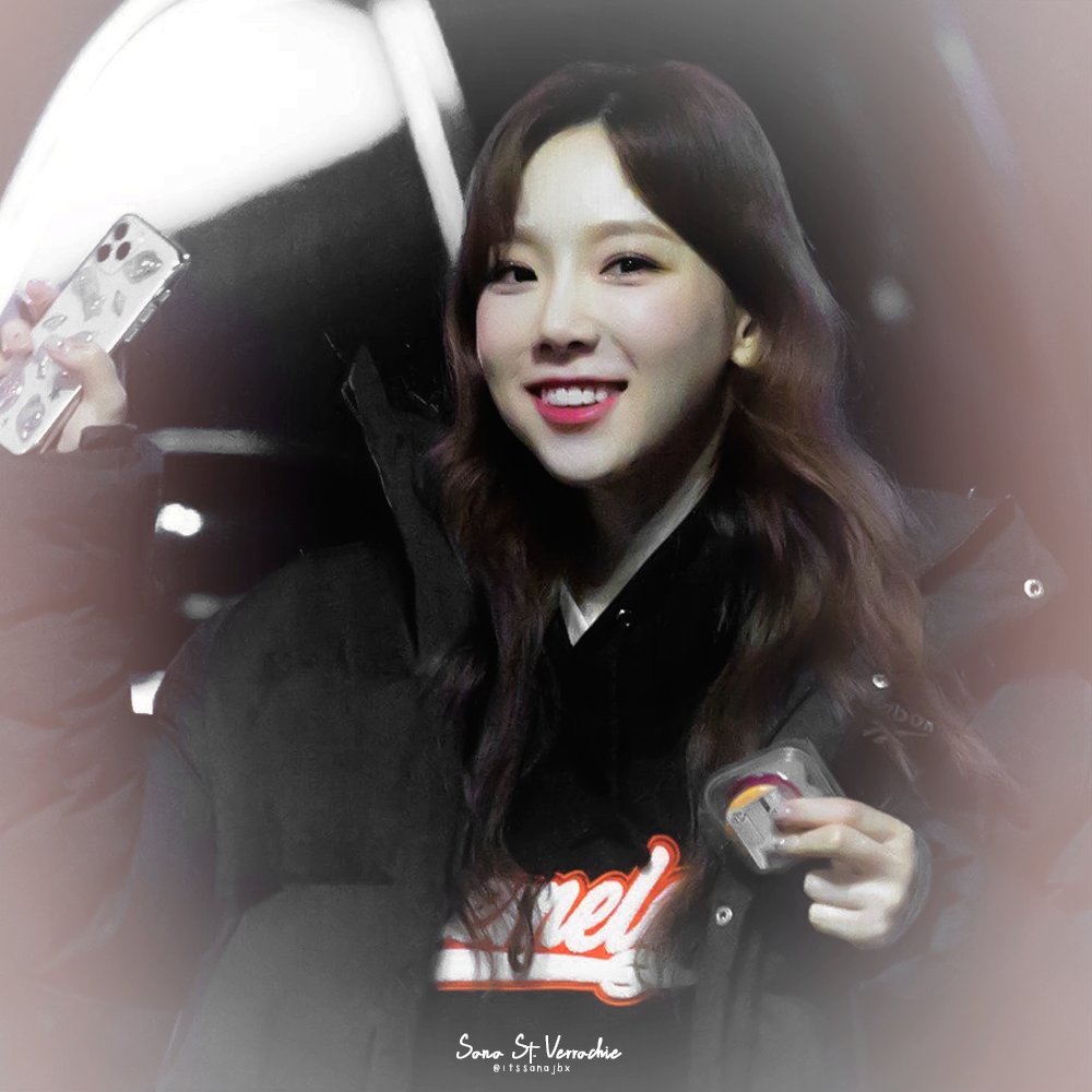 sweettsunrise's tweet photo. ㅤ، ♡ ' 📸›「❛写真, 𝟬𝟲𝟬𝟮𝟮𝟭❜ + #NCSEMPATHY

Vengo corriendo al #NEODEBUT para apoyar a mi bebito Honey y a estos bebitos en su debut, traigo matracas, cartulinas, confeti y un megáfono como buena fan #1. https://t.co/UeQo9qw04G