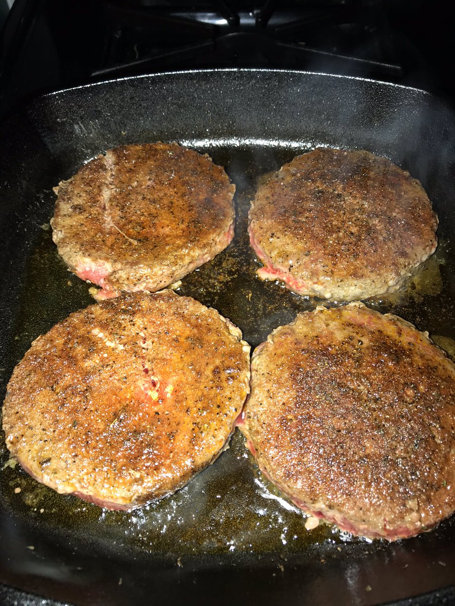 @bnobbq double butter garlic and @KosmosQ cow cover together should be seriously illegal it’s that addicting. It was the perfect combo on these grass fed beef burgers. #boarsnighoutbbq #whitelightning #kosmosq #cowcover