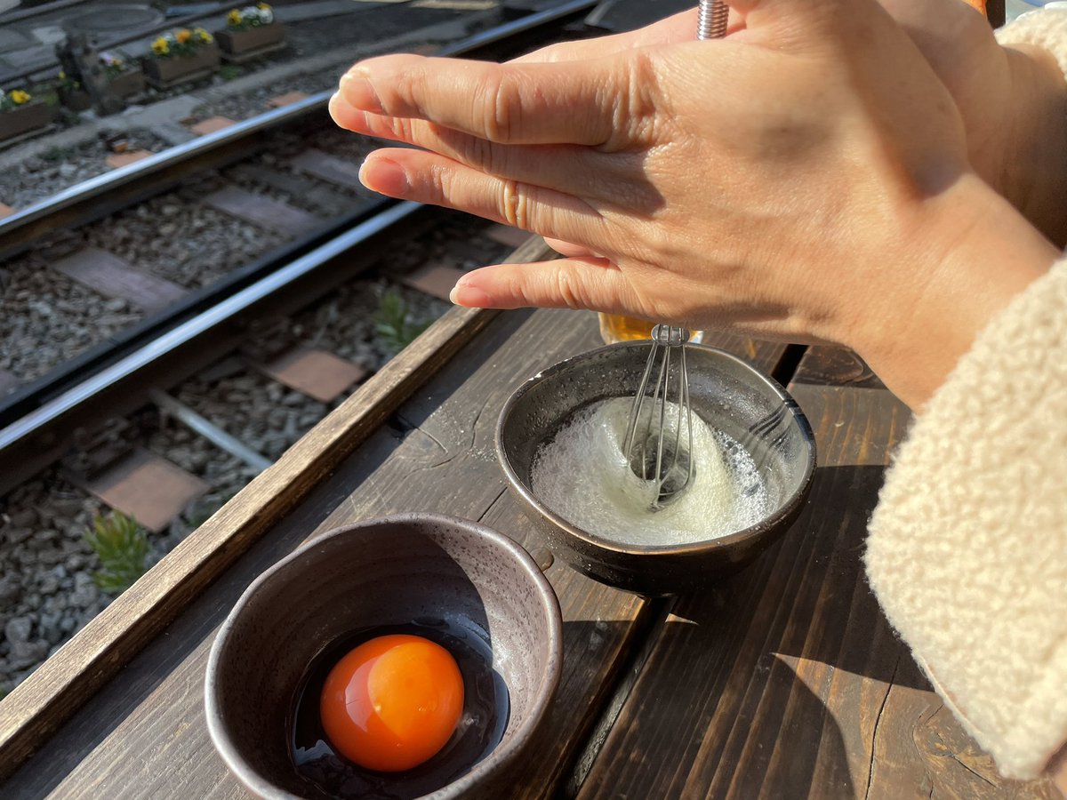 Inutabi 海辺と犬と ハイエース 江ノ電を見ながら朝ごはん 納豆も焼き魚もメレンゲ卵かけご飯も みんなおいしい 朝から幸せ キャンピングカー 車中泊 鎌倉 キャバリア 犬のいる暮らし