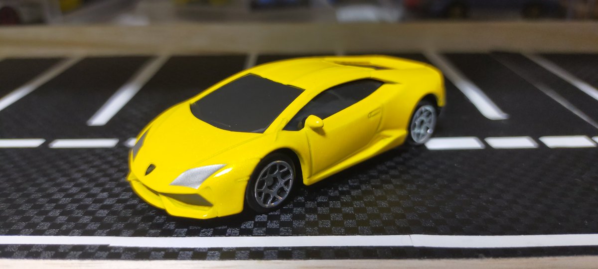 MinicaCollect_Y's tweet photo. #RMZCity の #Lamborghini #Huracan #LP610_4 黄色を紹介

RMZでは初入手の種類である

黄色はウラカンに合う色の1つ

ボディーの形は良いのよ形はね
…ヘッドライトが残念(オイッ)笑
でも特徴は捉えてます👍

ウラカンは沢山のメーカーから
出ているがどれも作りが良いので
並べたくなります\(ˊᗜˋ*)/ https://t.co/XsSDmGbjs6