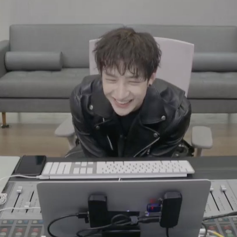 photo sequences of bang chan smiling: a thread