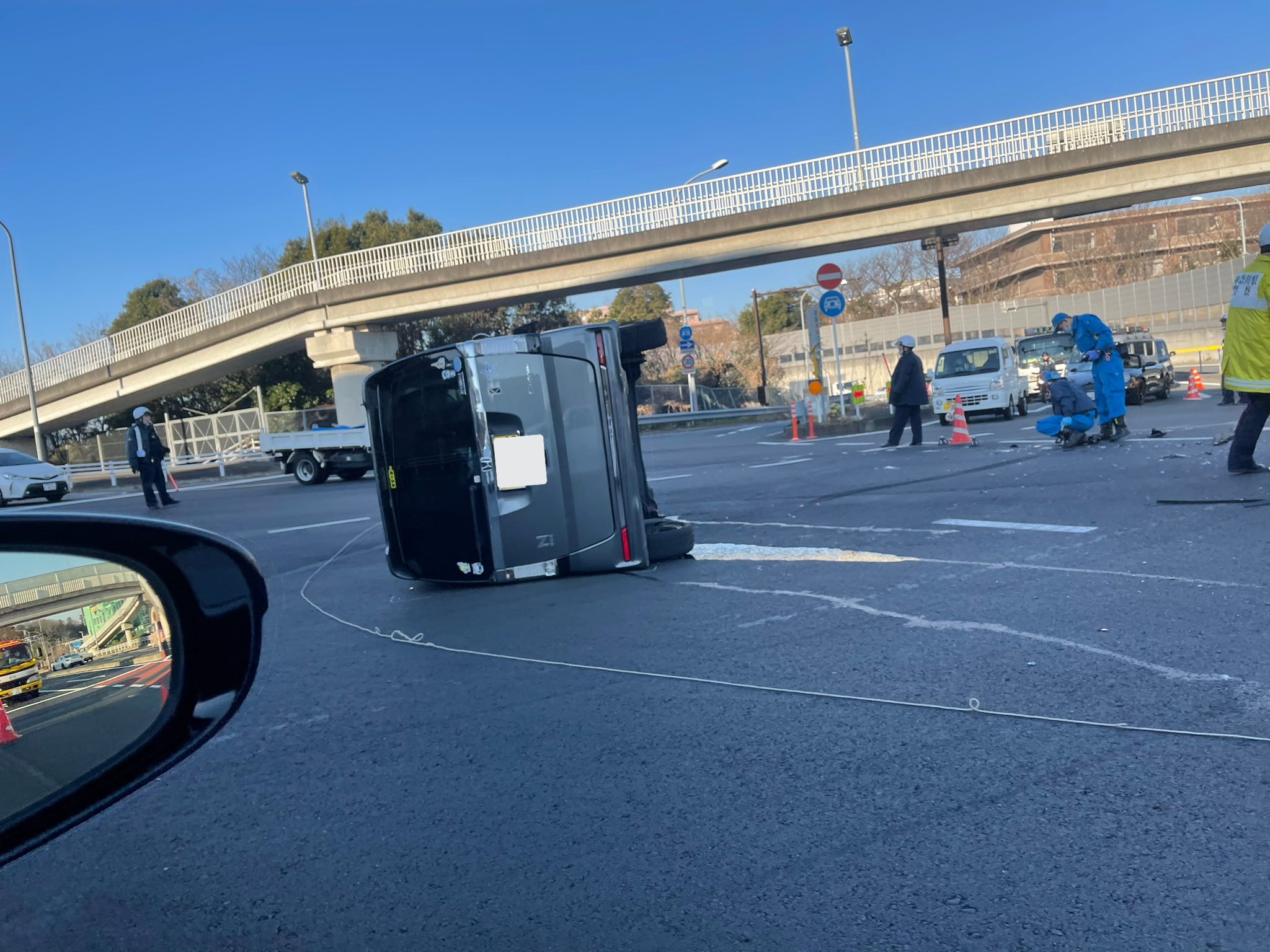 ６５ 今朝の軽自動車の横転事故の様子 事故を回避する運転も大事ですが 横転しにくい車両の選択も重要です T Co 8khjuxgm0t Twitter