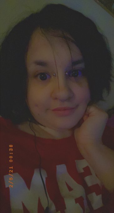hey! add me on snap @ cherrieemoji 🤭 i&rsquo;ll send you free previews but its only $5/month ($25/lifetime)