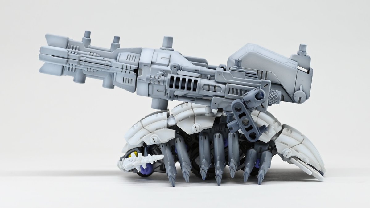 いたしゃん グソックicアバランチャー ボディカラーをホワイトに統一し簡易的にレーザー兵器を搭載したグソックic グソックの欠点の一つであるライダーの防護が成されている アバランチャー部隊による進軍はまさに雪崩そのものである Zw51