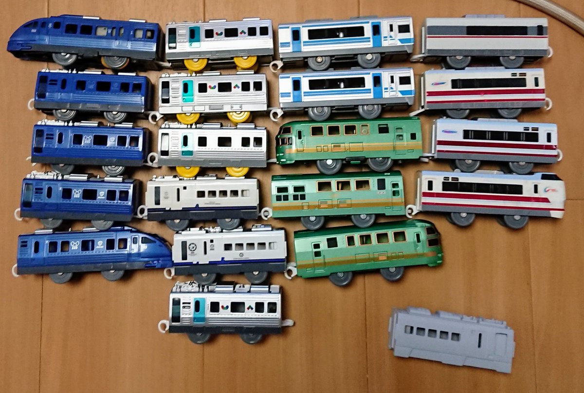 Krt6000 クリアケース には E653系 255系 651系 251系 の他 九州 や 四国 関西 の 特急車両 が入ってました 我が家のプラレール プラレール