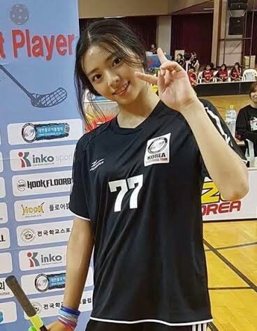 I Want to see yuna'S predebut floorball whole game or if that's n...
