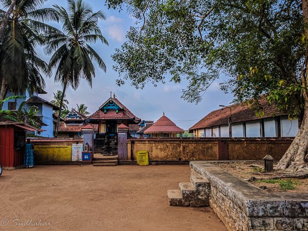 Thirumittakode Anchumoorthi Kshetram Palakkad, Kerala #KeralaTemples Thirumittakode Anchumoorthi Kshetram is one of the 108 Shiva Temples, where Prathista was done by Parashurama and this is also one among 108 Divya Deshams of Maha Vishnu.