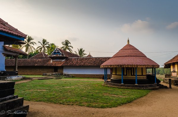 Nakula and Sahadeva jointly did 1 Prathishta while Arjuna, Yudhistira and Bheema one Vigraham each. The Vigraham inside Garba Griham is believed to be made by Arjuna. It is said that Ambareeksha King got Moksha in this Temple. Maha Vishnu came here to bless Ambareesha.