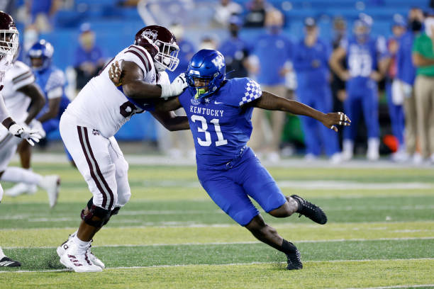 PFF_College's tweet photo. Highest pressure rates since 2019: 

1. Chris Rumph II, Duke - 21%
2. Nik Bonitto, OU - 20%
3. Jordan Smith, UAB - 19%
4. Jamar Watson, UK - 18% https://t.co/zeL0IUXif3