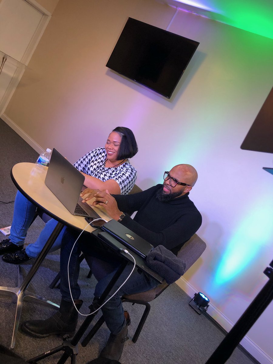 MarcelFears's tweet photo. I definitely have the dopest Co-Host ever @LadyVFears ❤️Love Again Conversations was amazing! Healing is happening at the heart level for thousands and I’m grateful. #7PrinciplesToLoveAgainBook #PreOrder2•27 #RecoveryFromHeartMistakes #OvercomeThePain #LearnTheLesson #NewBook https://t.co/uKMKiAa3RH