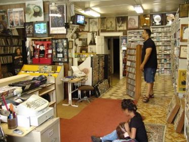 Boss Ugly Bob's: One of the few Black Owned record shops in Memphis. Catered to all, but focused mainly on R&B and Soul. It was a staple for aspiring DJs. Sadly, a fire destroyed part of the building and they never reopened.