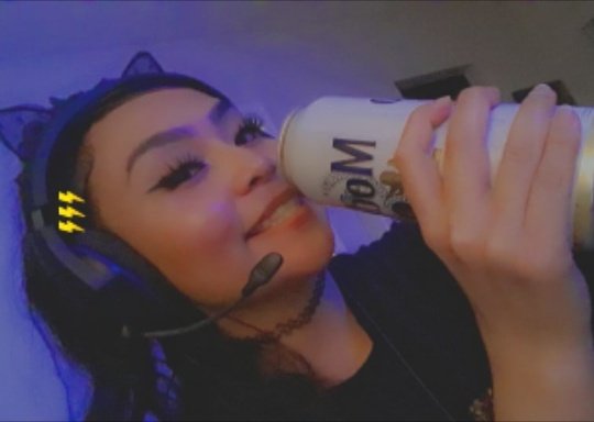 Just a girl with her beer sitting on a couch, Playing Star Wars Battlefront 2 &amp; dBd on twitch tonight lol  😃🍻🍻 come chat with me, bring a beer or not, and stay for the bs. ☺☺ 
Find me here ⬇️⬇️ 
twitch.tv/Janky_Sawmill