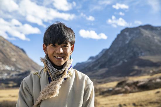 Both the mixed Internet information & rich Tibetan culture collided fiercely on Ding Zhen, who has become popular for his simple & handsome image in China this winter, the resulting chemical reaction was beyond the single imagination from the outside world https://t.co/o6GBJ951Er https://t.co/QpBVr7BMf6