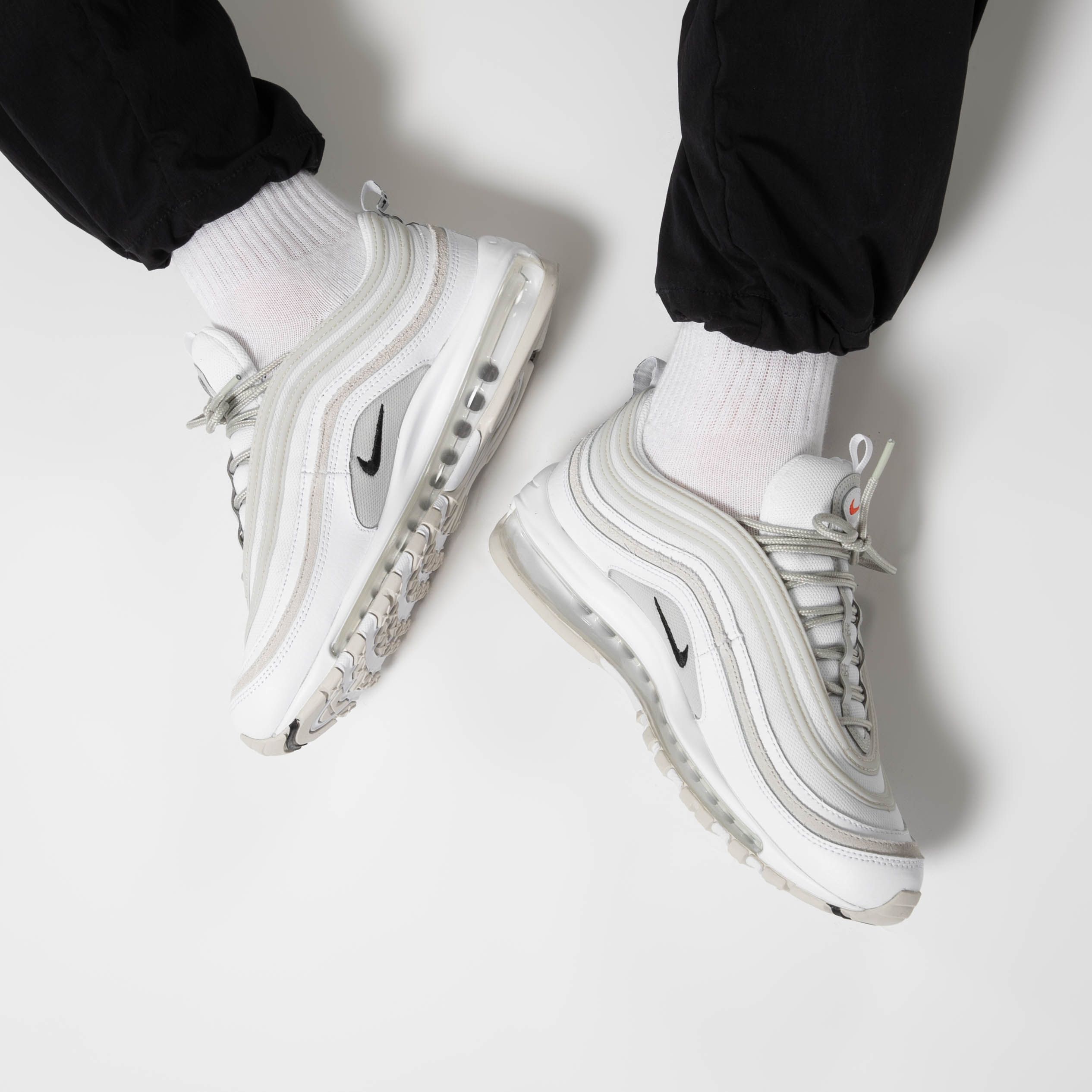 Titolo on X Just In These Nike Air Max 97 Light Bone t let you turn heads everywhere you go Now available online. This way https t MQcZWZsBQq US 7.5 40.5