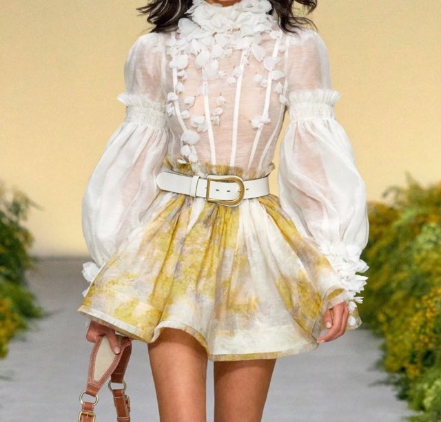 DoItOnDaTip's tweet image. 2013-2015 beyoncé would have ATE the top part of this dress up omg-