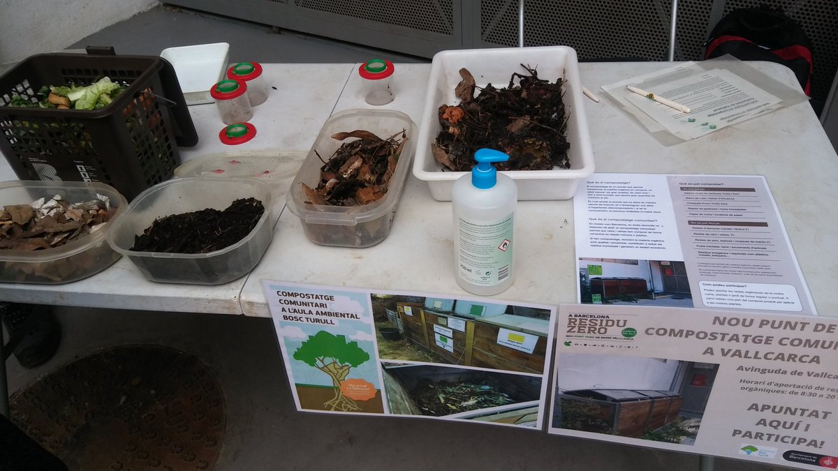 jsolemercade's tweet photo. Ahir vam estar al Punt Verd de Vallcarca @Bcn_Gracia informant sobre el punt de #CompostatgeComunitari que gestionem des de @boscturull. Més de 30 famílies ja hi participen. @BCN_Ecologia @scea_cat #Residuzero #economiacircular #compostKm0 https://t.co/WvrWsZAxnw