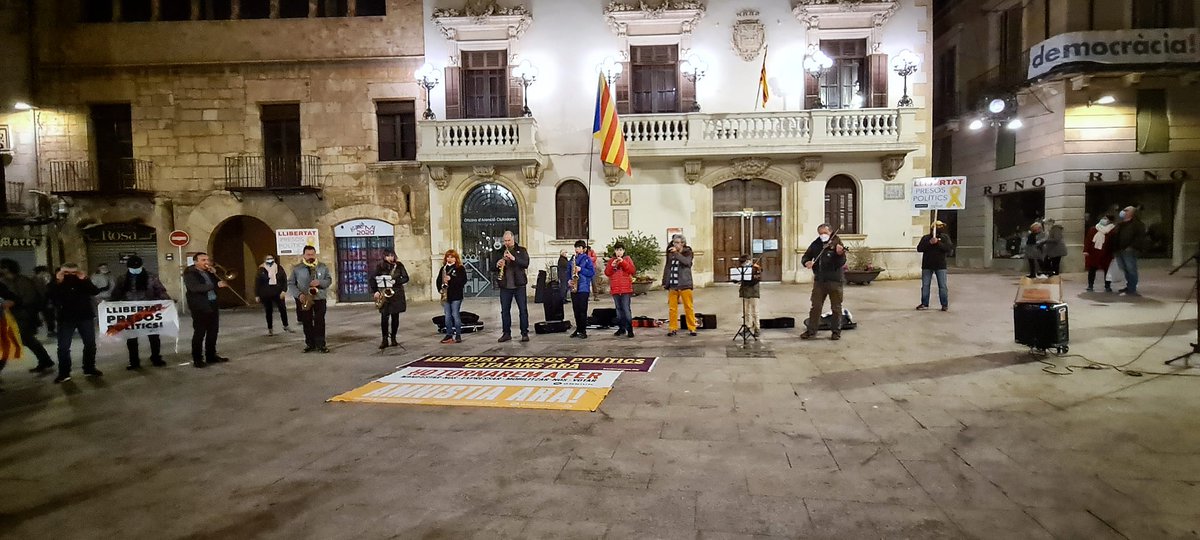 musicspenedes's tweet photo. 06-02-2021🔗1.210/1.193/1.083/1.053 dies🔗
#AmnistiaAra #14F #avui #AmicsdePuertoCabezas
Seguim i seguirem reclamant la vostra
#LlibertatPresosPolíticsiExiliats
@cdrcatoficial @omnium @assemblea @LlibertatMusica @musicspenedes
#CantDelsOcells #Vilafranca
#republicacatalana
#CAT https://t.co/Jx8j8atTk0