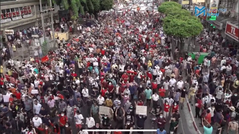 pyaezone's tweet photo. Just look at the crowd in #Yangon alone. If this was just a simple #ElectionFraud as the #Military claimed, this could never happen.

Protests are not just in #Yangon but in #Mandalay, #Mogok, #Dawei, #Myawaddy and all across the country.

#WhatsHappeningInMyanmar https://t.co/XUQGkr4Ojh