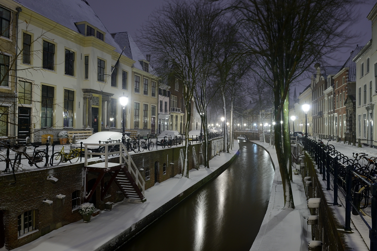 DonkerUtrecht's tweet photo. Nieuwegracht 

Donker Utrecht aan je muur? Ga naar:
https://t.co/DV5nkCCh1B

Andere DU producten (waaronder de legpuzzel!) vind je hier:
https://t.co/pEF0SuAVti

#utrecht #sneeuw https://t.co/NoqX8HvfoO