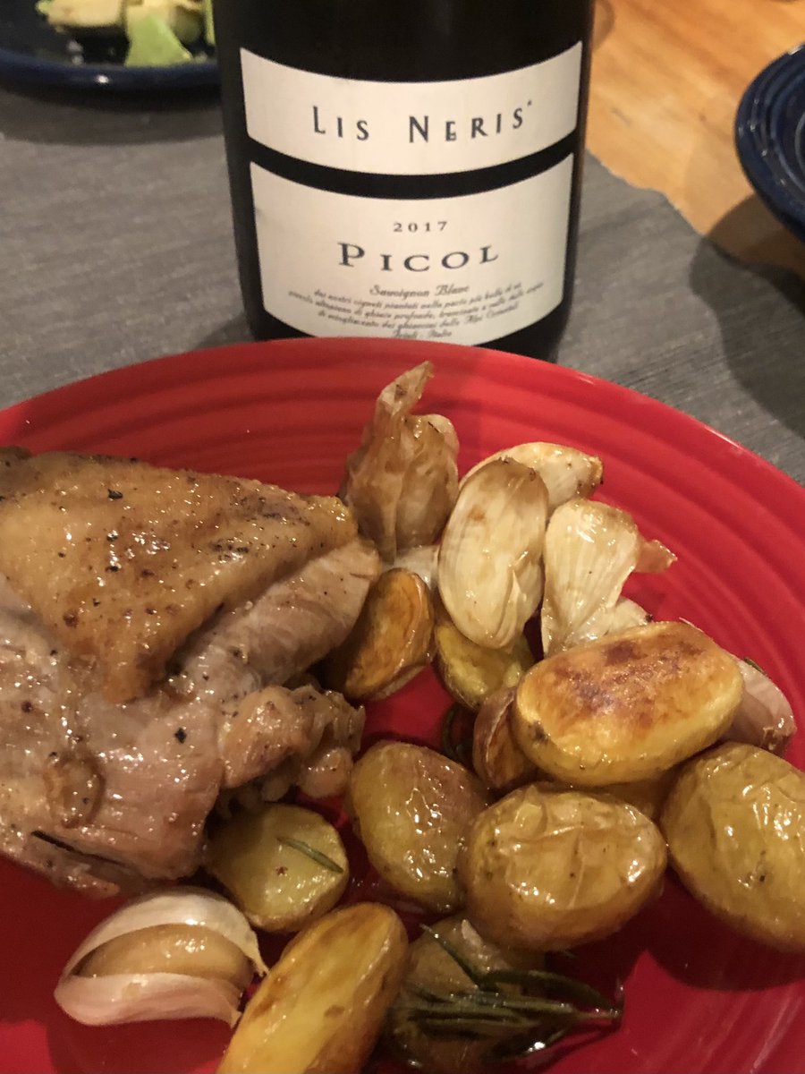 Tanaro1's tweet photo. Saturday supper. Chicken thighs, roasted garlic, petite potatoes and a great Friulian Sauvignon Blanc from #lisneris. https://t.co/Mi3EkLIduD