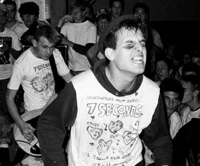 PunkRockStory's tweet photo. Steve Youth and Kevin Seconds of 7 Seconds at the Sun Valley Sportsman's Hall in 1984, Photo: Joe Henderson

#punk #punks #punkrock #hardcorepunk #hardcore #7seconds #steveyouth #kevinseconds #history #punkrockhistory https://t.co/lsXkxhFygP