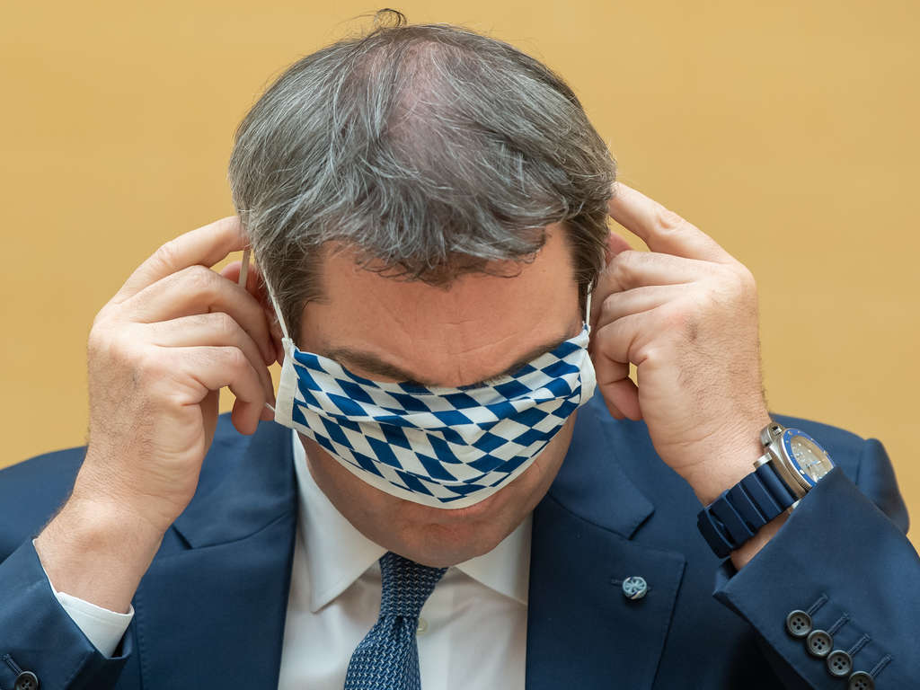 5/: After everybody was equipped with self-made mould-breeding cloths, the narrative changed towards FFP2 masks. Suddenly, “normal masks” were insufficient.   @Markus_Soeder, the reigning autocrat of Bavaria, stated that “with FFP2 masks you protect yourself and others better”.