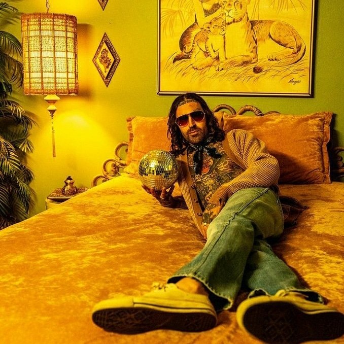 YELAWOLFpack's tweet image. YELAWOLF x BLACK SHEEP Album on the way!! Who’s already watched and SHARED the “Been A Problem” video with Caskey? Directed by @LegitLooks  / Song produced by @TaystyBeats ... Link below... #Slumerican 🦅

youtu.be/78ZD05_wbqk