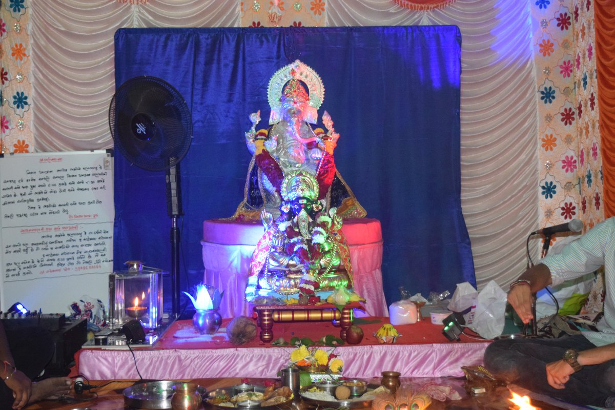 360Ganesh's tweet photo. silvar plaza 2019
Silver plaza,palanpur patiya,surat

watch more ganpatibappa at https://t.co/ATZjmIdnXF

#silverplaza #360ganesh #ganpatibappamorya #ganesha #ganeshchaturthi #ganeshawallpaper #hindu #hindufestival
#ganeshdarshan #ganpatidarshan #ganesha #surat360 #360surat https://t.co/1RfKWRXI7Y