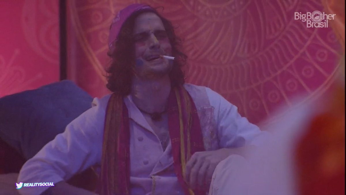 Monique80425491's tweet photo. " Leite condensado nΓ£o Γ© saudΓ‘vel, gente" falou o menino que fuma um maΓ§o de DERB por 10 min. #bbb #feuk #BBB21 https://t.co/MipyueRgLJ