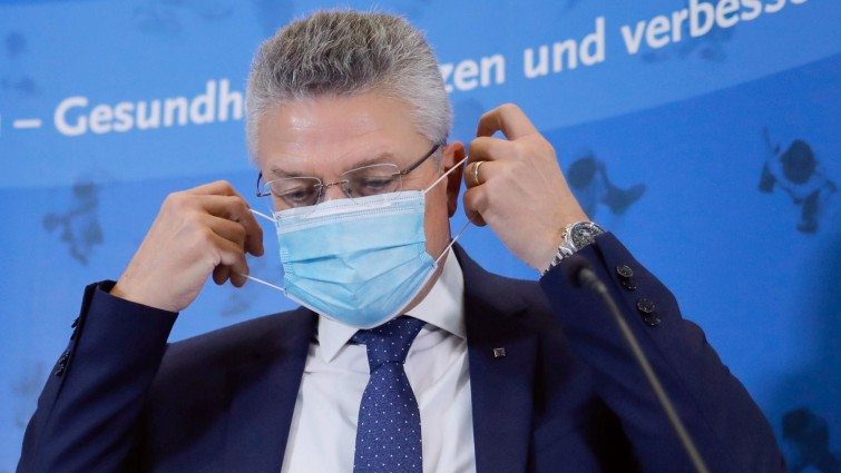 4/: Veterinarian and Director of the German Federal Institute of Infectious Diseases Lothar Wieler even urged that “these rules must never be questioned!” with respect to masks etc. The last time I read that sentence, it referred to George Orwell’s Ministry of Truth.
