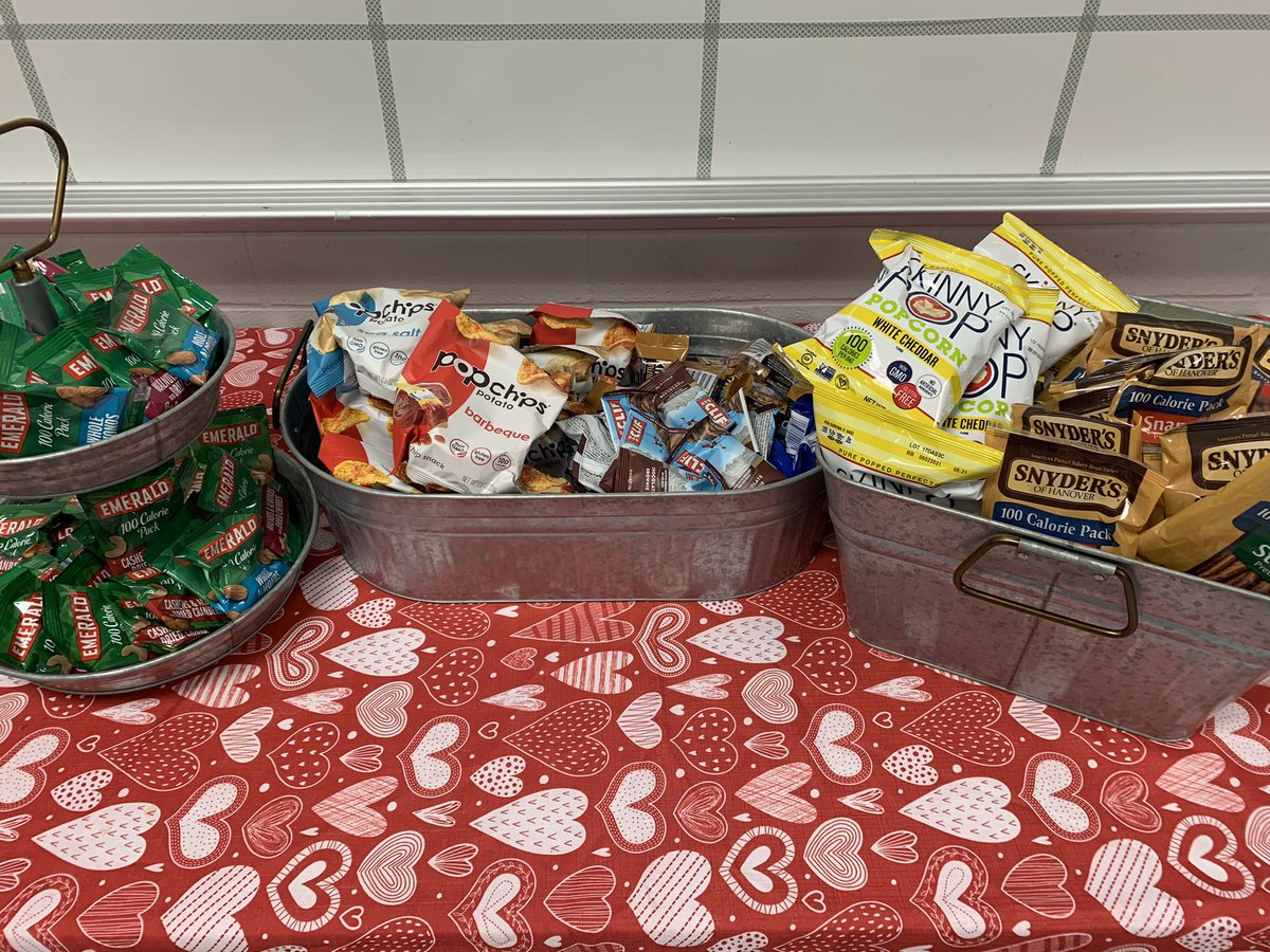 100 Calorie Snacks for the 100th Day of School! I mean - I am always down for a for a themed snack day! <a href="/bisdhhe/">Holiday Heights</a>