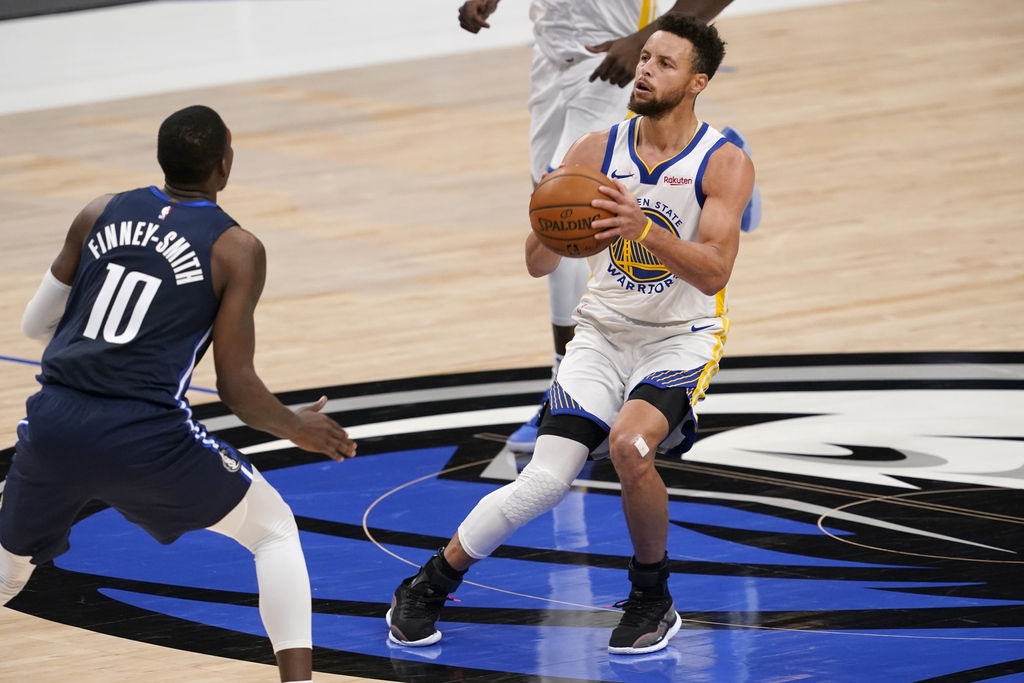 Stephen Curry joins Wilt Chamberlain as the only Warriors players with multiple 55-point games in a season.

Tonight is Curry's 9th career game with 11 3-pointers. Damian Lillard and Klay Thompson have the next most games with... 2
